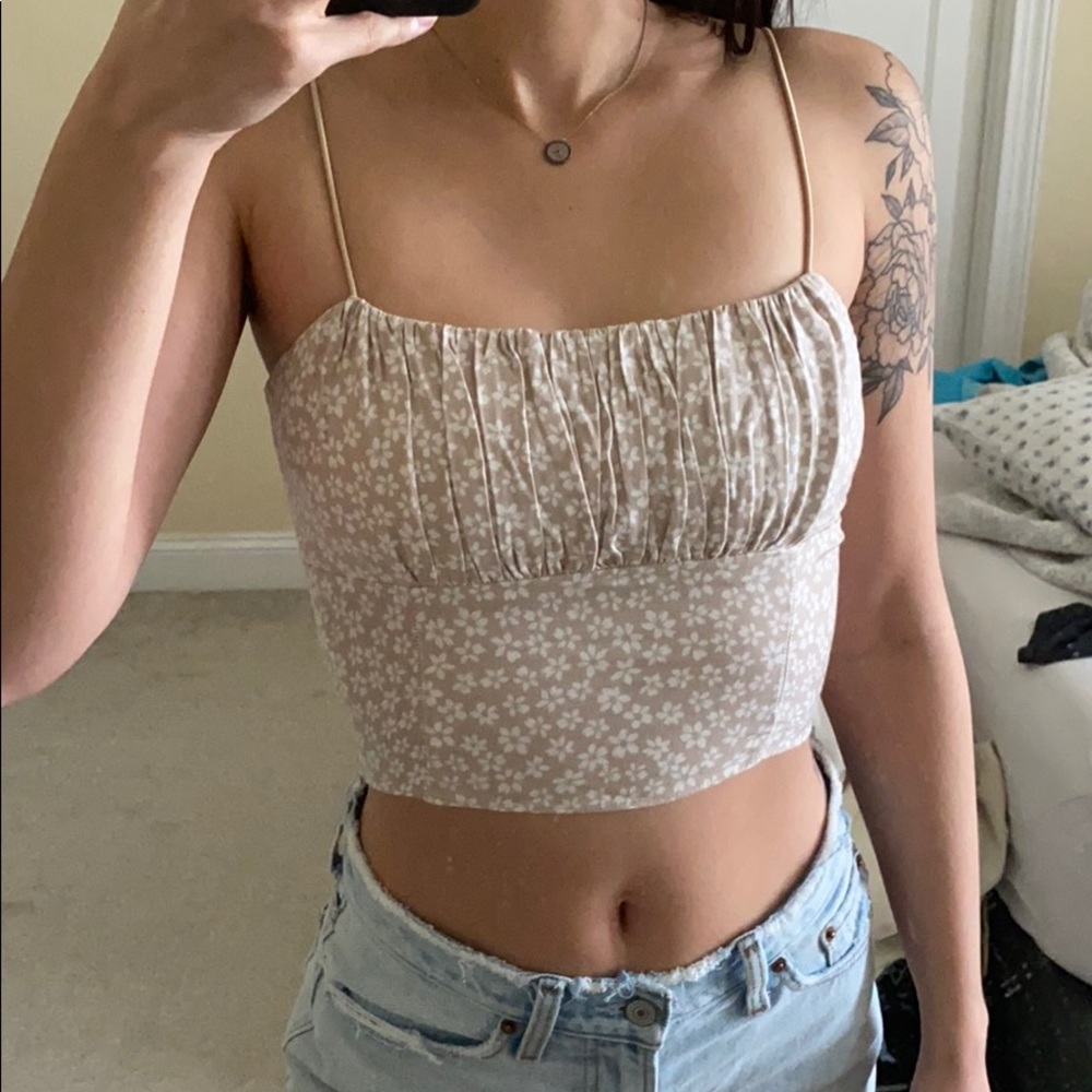 NWT forever 21 beige floral crop top